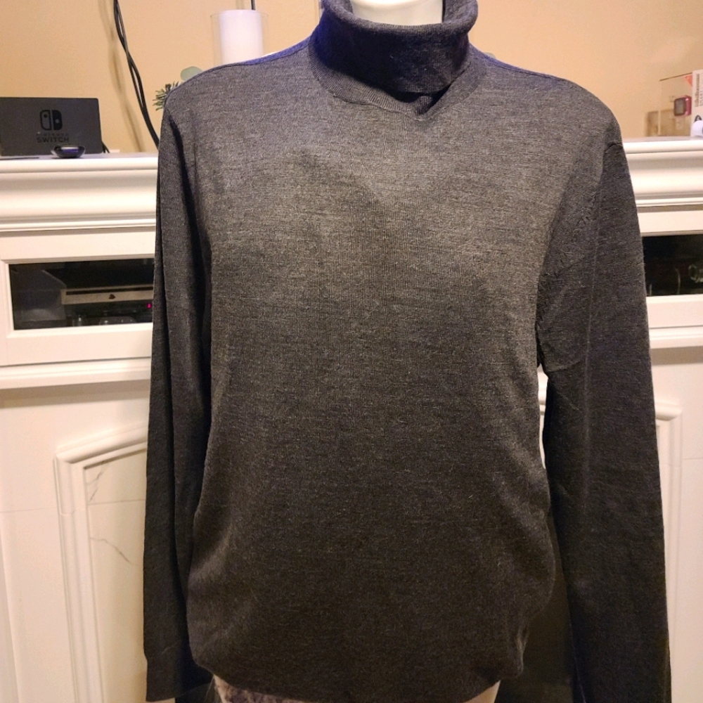 Mens H&M sweater NWT